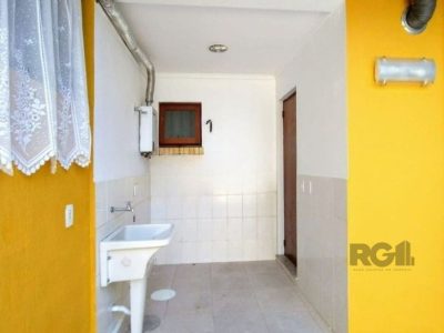 Casa à venda com 193m², 3 quartos, 1 suíte, 2 vagas no bairro Ipanema em Porto Alegre - Foto 27