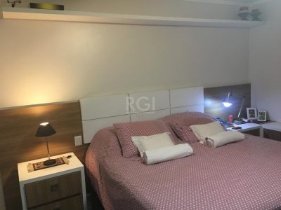 Casa à venda com 230m², 3 quartos, 3 suítes, 3 vagas no bairro Chácara das Pedras em Porto Alegre - Foto 20