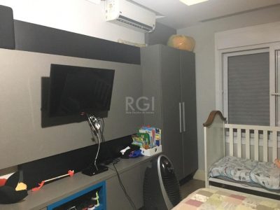 Casa à venda com 230m², 3 quartos, 3 suítes, 3 vagas no bairro Chácara das Pedras em Porto Alegre - Foto 23