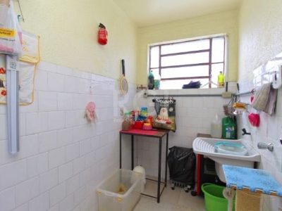 Casa à venda com 429m², 3 quartos, 1 suíte, 3 vagas no bairro Ipanema em Porto Alegre - Foto 9