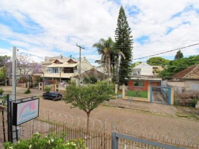 Casa à venda com 429m², 3 quartos, 1 suíte, 3 vagas no bairro Ipanema em Porto Alegre - Foto 26