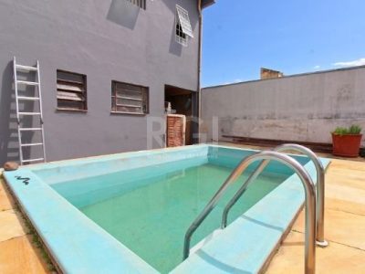 Casa à venda com 429m², 3 quartos, 1 suíte, 3 vagas no bairro Ipanema em Porto Alegre - Foto 35