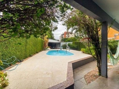 Casa à venda com 270m², 4 quartos, 1 suíte, 5 vagas no bairro Ipanema em Porto Alegre - Foto 9