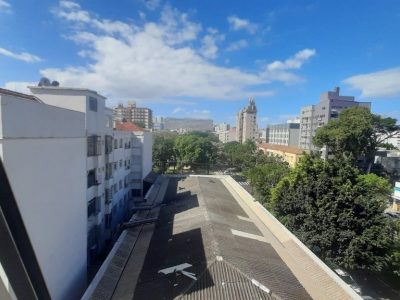 Apartamento à venda com 112m², 3 quartos, 1 suíte, 1 vaga no bairro Santana em Porto Alegre - Foto 2