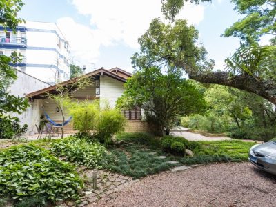 Casa à venda com 500m², 4 quartos, 1 suíte, 2 vagas no bairro Tristeza em Porto Alegre - Foto 2