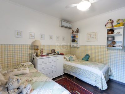 Casa à venda com 500m², 4 quartos, 1 suíte, 2 vagas no bairro Tristeza em Porto Alegre - Foto 26