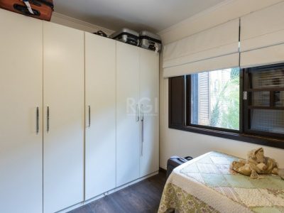 Casa à venda com 500m², 4 quartos, 1 suíte, 2 vagas no bairro Tristeza em Porto Alegre - Foto 27