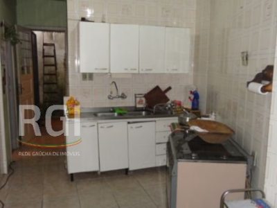 Casa à venda com 200m², 3 quartos, 2 vagas no bairro São João em Porto Alegre - Foto 9