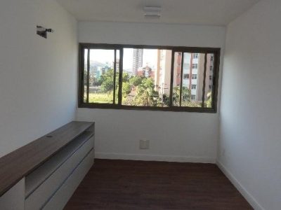 Apartamento à venda com 65m², 2 quartos, 1 suíte, 1 vaga no bairro Partenon em Porto Alegre - Foto 2