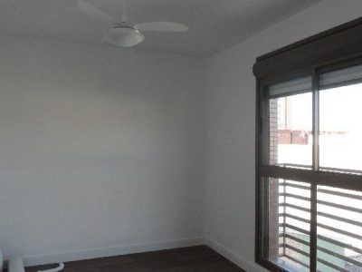 Apartamento à venda com 65m², 2 quartos, 1 suíte, 1 vaga no bairro Partenon em Porto Alegre - Foto 5