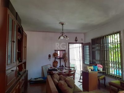 Casa à venda com 120m², 3 quartos, 1 vaga no bairro Santa Tereza em Porto Alegre - Foto 2