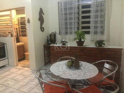 Casa à venda com 170m², 3 quartos, 1 suíte, 3 vagas no bairro Partenon em Porto Alegre - Foto 2