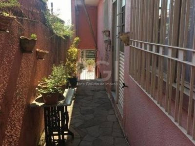 Casa à venda com 170m², 3 quartos, 1 suíte, 3 vagas no bairro Partenon em Porto Alegre - Foto 6