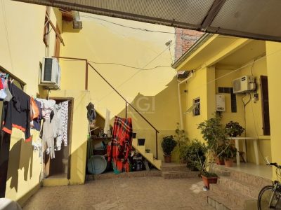 Casa à venda com 360m², 3 quartos, 1 suíte, 4 vagas no bairro Santana em Porto Alegre - Foto 24