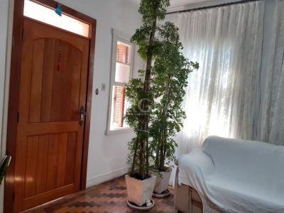 Casa à venda com 360m², 3 quartos, 1 suíte, 4 vagas no bairro Santana em Porto Alegre - Foto 2