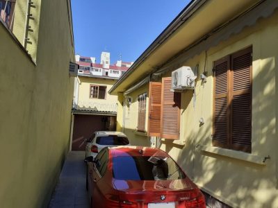 Casa à venda com 360m², 3 quartos, 1 suíte, 4 vagas no bairro Santana em Porto Alegre - Foto 26