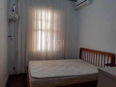 Casa à venda com 360m², 3 quartos, 1 suíte, 4 vagas no bairro Santana em Porto Alegre - Foto 14