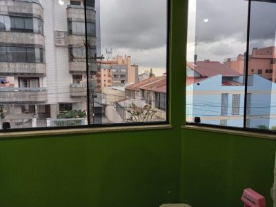 Casa à venda com 170m², 3 quartos, 1 suíte, 2 vagas no bairro Jardim Lindóia em Porto Alegre - Foto 3