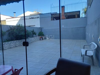 Casa à venda com 170m², 3 quartos, 1 suíte, 2 vagas no bairro Jardim Lindóia em Porto Alegre - Foto 8