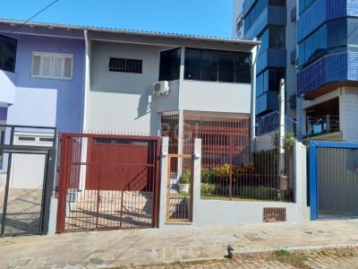 Casa à venda com 170m², 3 quartos, 1 suíte, 2 vagas no bairro Jardim Lindóia em Porto Alegre - Foto 2