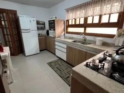 Casa à venda com 205m², 3 quartos, 1 suíte, 4 vagas no bairro Partenon em Porto Alegre - Foto 10