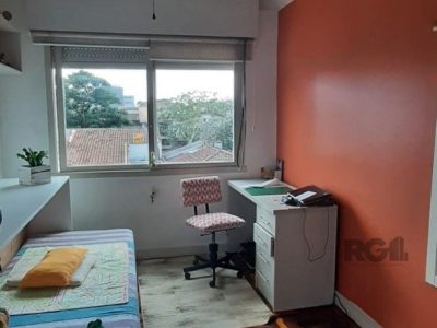 Apartamento à venda com 74m², 3 quartos, 1 vaga no bairro Vila Ipiranga em Porto Alegre - Foto 4