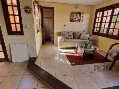 Casa à venda com 228m², 5 quartos, 1 suíte, 3 vagas no bairro Partenon em Porto Alegre - Foto 25