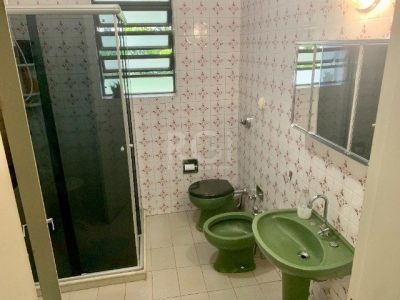 Casa à venda com 200m², 3 quartos, 1 suíte, 1 vaga no bairro Jardim do Salso em Porto Alegre - Foto 7