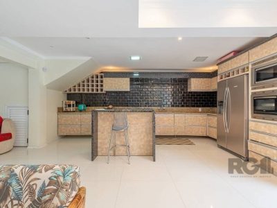 Casa à venda com 360m², 3 quartos, 1 suíte, 3 vagas no bairro Jardim Itu em Porto Alegre - Foto 13