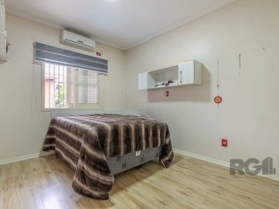 Casa à venda com 360m², 3 quartos, 1 suíte, 3 vagas no bairro Jardim Itu em Porto Alegre - Foto 8