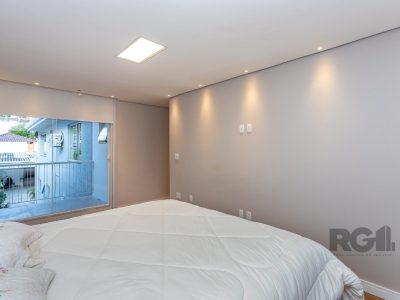 Casa à venda com 138m², 4 quartos, 1 suíte, 3 vagas no bairro Santo Antônio em Porto Alegre - Foto 33