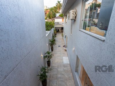 Casa à venda com 138m², 4 quartos, 1 suíte, 3 vagas no bairro Santo Antônio em Porto Alegre - Foto 42