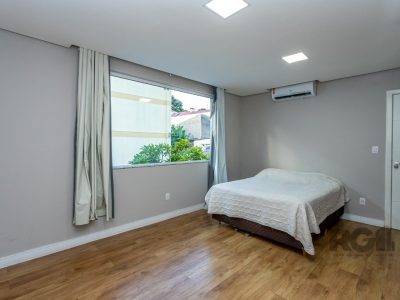 Casa à venda com 138m², 4 quartos, 1 suíte, 3 vagas no bairro Santo Antônio em Porto Alegre - Foto 43