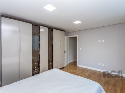 Casa à venda com 138m², 4 quartos, 1 suíte, 3 vagas no bairro Santo Antônio em Porto Alegre - Foto 45