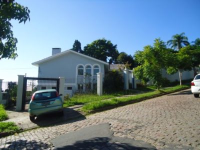 Casa à venda com 350m², 4 quartos, 1 suíte, 4 vagas no bairro Chácara das Pedras em Porto Alegre - Foto 8