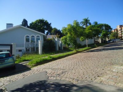 Casa à venda com 350m², 4 quartos, 1 suíte, 4 vagas no bairro Chácara das Pedras em Porto Alegre - Foto 9