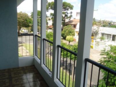 Casa à venda com 350m², 4 quartos, 1 suíte, 4 vagas no bairro Chácara das Pedras em Porto Alegre - Foto 11