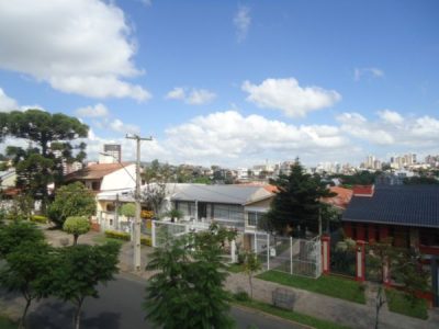 Casa à venda com 350m², 4 quartos, 1 suíte, 4 vagas no bairro Chácara das Pedras em Porto Alegre - Foto 10