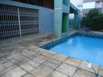 Casa à venda com 485m², 4 quartos, 2 suítes, 6 vagas no bairro Chácara das Pedras em Porto Alegre - Foto 10