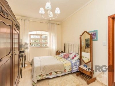 Casa à venda com 300m², 3 quartos, 1 suíte, 5 vagas no bairro Cristal em Porto Alegre - Foto 8