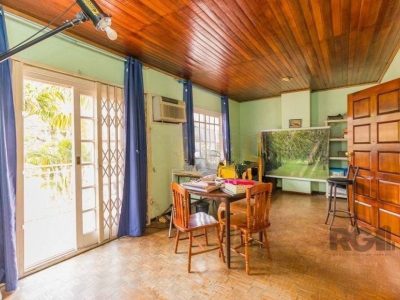 Casa à venda com 300m², 3 quartos, 1 suíte, 5 vagas no bairro Cristal em Porto Alegre - Foto 17