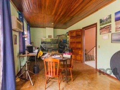 Casa à venda com 300m², 3 quartos, 1 suíte, 5 vagas no bairro Cristal em Porto Alegre - Foto 19