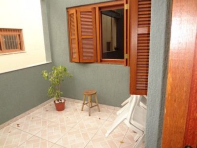 Casa à venda com 330m², 4 quartos, 1 suíte, 3 vagas no bairro Santana em Porto Alegre - Foto 12