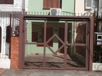 Casa à venda com 92m², 2 quartos, 1 suíte, 1 vaga no bairro Santana em Porto Alegre - Foto 2