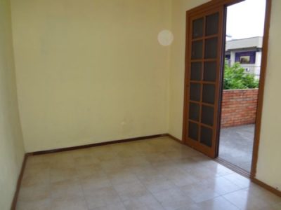 Casa à venda com 190m², 3 quartos, 1 suíte, 1 vaga no bairro Partenon em Porto Alegre - Foto 2