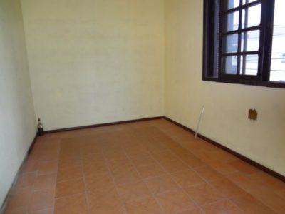 Casa à venda com 190m², 3 quartos, 1 suíte, 1 vaga no bairro Partenon em Porto Alegre - Foto 4