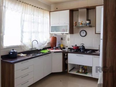 Casa à venda com 350m², 4 quartos, 1 suíte, 2 vagas no bairro Jardim Lindóia em Porto Alegre - Foto 6