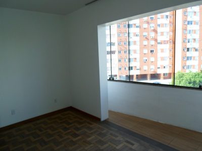 Apartamento à venda com 43m², 3 quartos no bairro Azenha em Porto Alegre - Foto 2