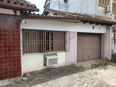 Casa à venda com 156m², 3 quartos, 1 suíte, 2 vagas no bairro Partenon em Porto Alegre - Foto 2