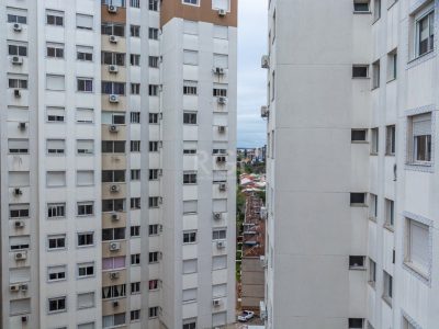 Apartamento à venda com 65m², 3 quartos, 1 suíte, 1 vaga no bairro Vila Ipiranga em Porto Alegre - Foto 8